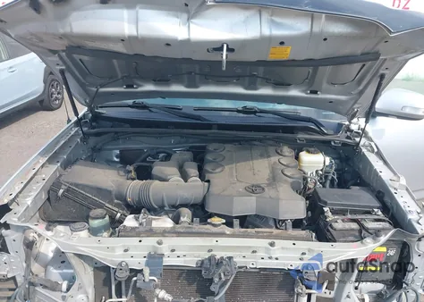 2011 Toyota 4Runner Sr5 V6 z USA, uszkodzony, nr VIN JTEBU5JR1B5033498